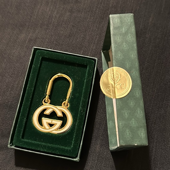 Gucci Key Chain, double “G”. Made with in Italy. Never used.  Gift box included - Picture 9 of 9